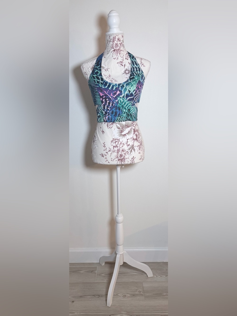 Bebe Y2K Halter Crop Top 2008 2009 Animal Print Cut Out Clubwear Retro